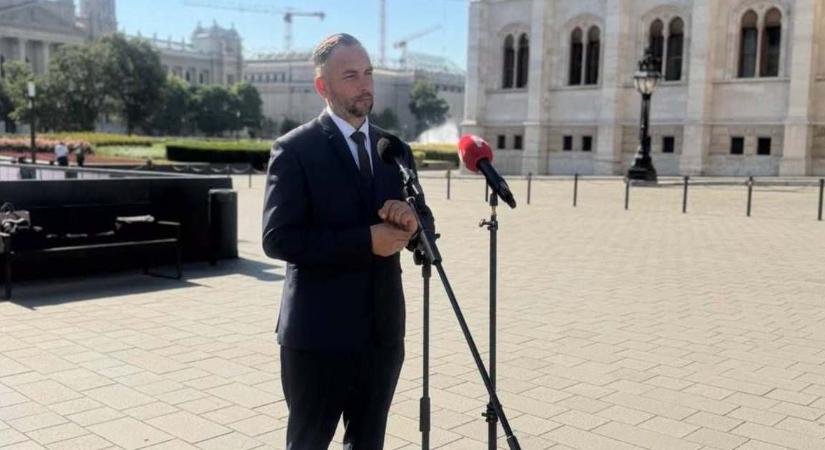 Nógrádban bukkant újabb azbesztszennyezésre a Mi Hazánk politikusa