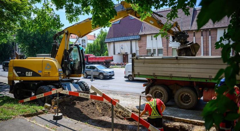 Hajdú-Biharban több helyen is dolgoznak az utakon nyáron, türelmet kérnek az autósoktól – videóval