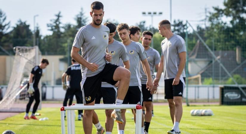 DEAC: Kondás Elemérrel az élen kezdte el a felkészülést a labdarúgócsapat