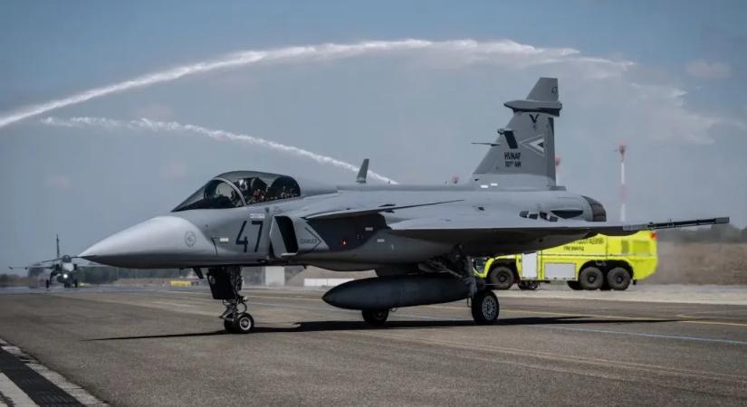 Két új Gripen vadászgéppel bővült a kecskeméti légibázis