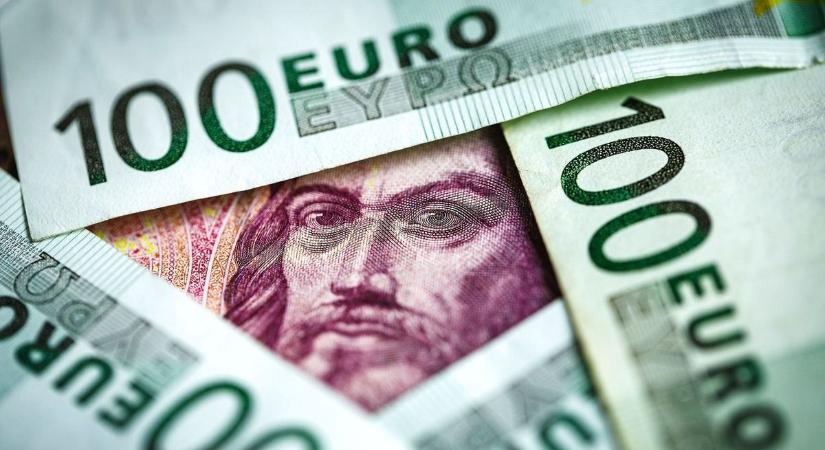 Brutális mélyrepülésbe kapcsolt a forint – olyan inflációs jóslat érkezett, hogy alig hisznek a szemüknek a befektetők