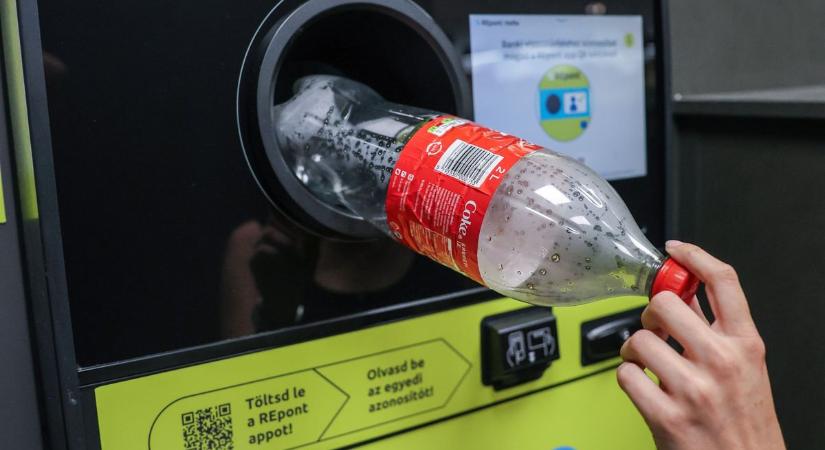Kiderült az igazság: adót vet ki a NAV az 50 forintos palackokra?
