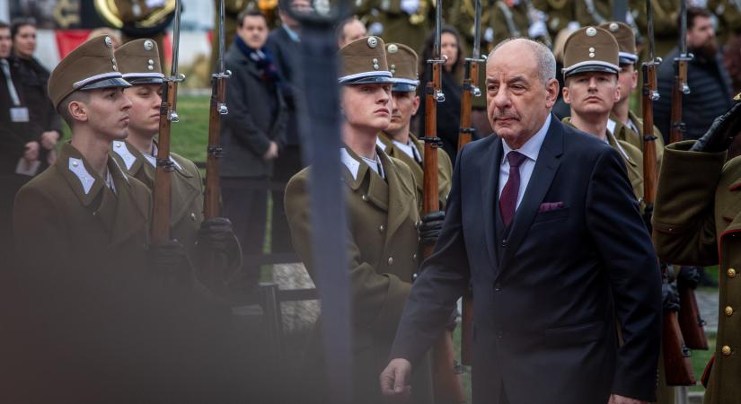 A Bizottság csak egy dolog miatt nem avatkozik be, de már Brüsszelben is téma a Sulyok elleni hadjárat