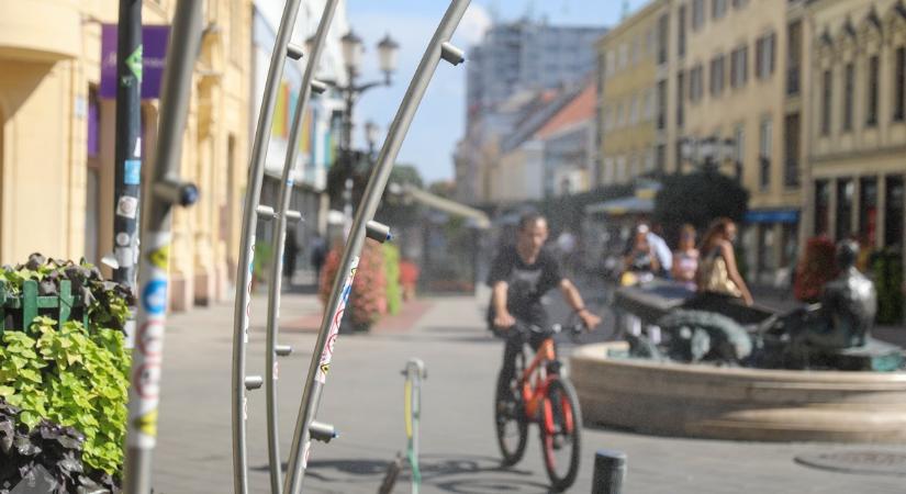 Marad a hőségriasztás, hétvégétől a legmagasabb fokozat lép életbe