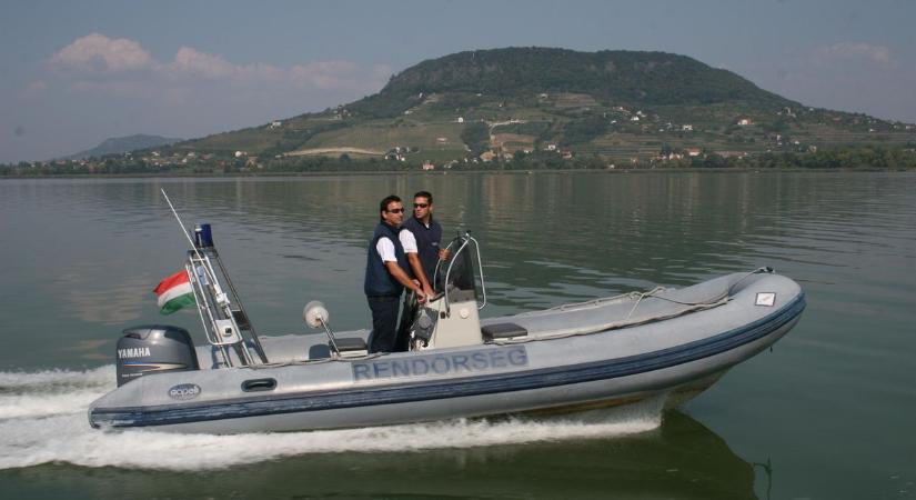 Egy nap alatt tíz embert kellett kimenteni a Balatonból