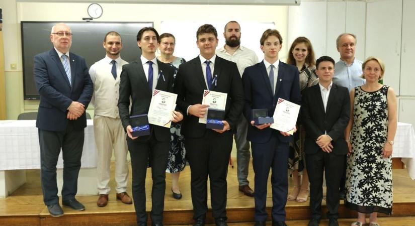Nem mindennapi jutalmat kaptak a legszorgalmasabb szegedi tanulók – galériával