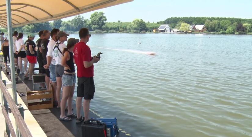 Ismét szelték a vizet Kanizsán