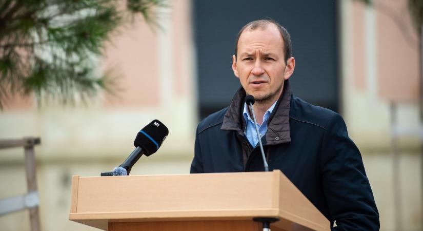 Lemond és visszavonul a közélettől egy fideszes politikus