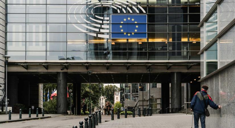 Uniós egyeztetés afganisztániak visszaküldéséről: tálib küldöttséget fogadnak Brüsszelben