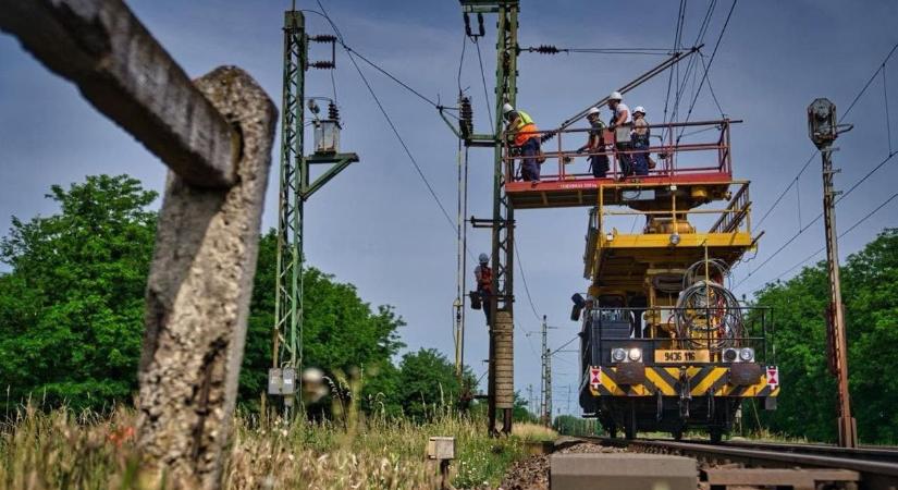 Újabb felújításokat jelentett be a MÁV az egyik legforgalmasabb fővonalon
