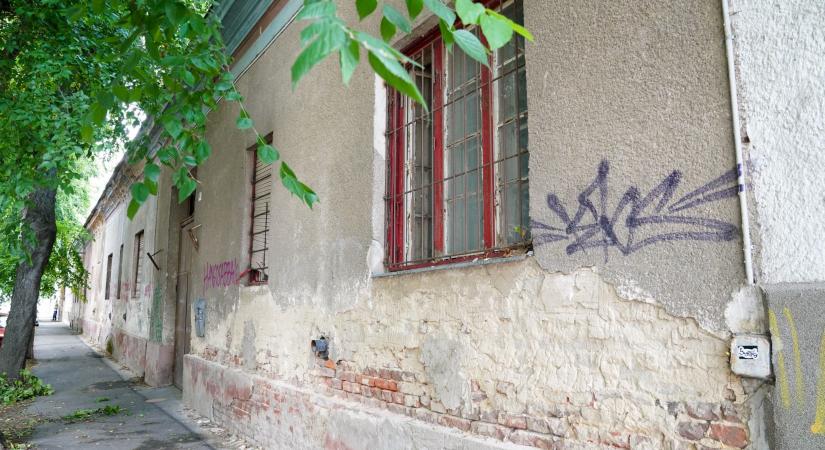 Belvárosi ingatlantól válna meg Debrecen városa