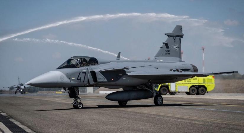 Megérkeztek az újabb Gripenek Kecskemétre