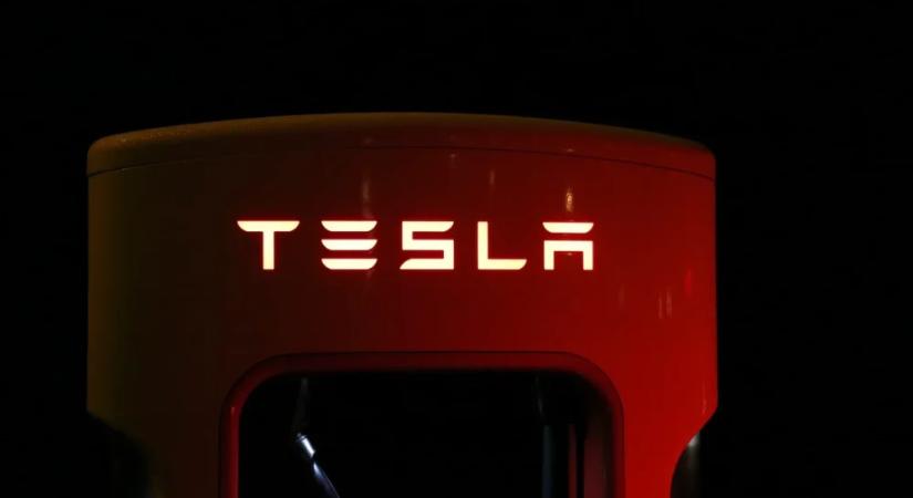 Halálos Tesla-baleset miatt indult vizsgálat: az önvezető rendszer is képbe került