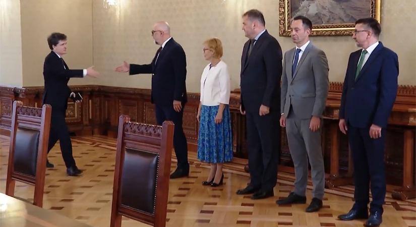 Továbbra sem tudni, milyen kormány lesz, ha lesz egyáltalán – hírek kedden