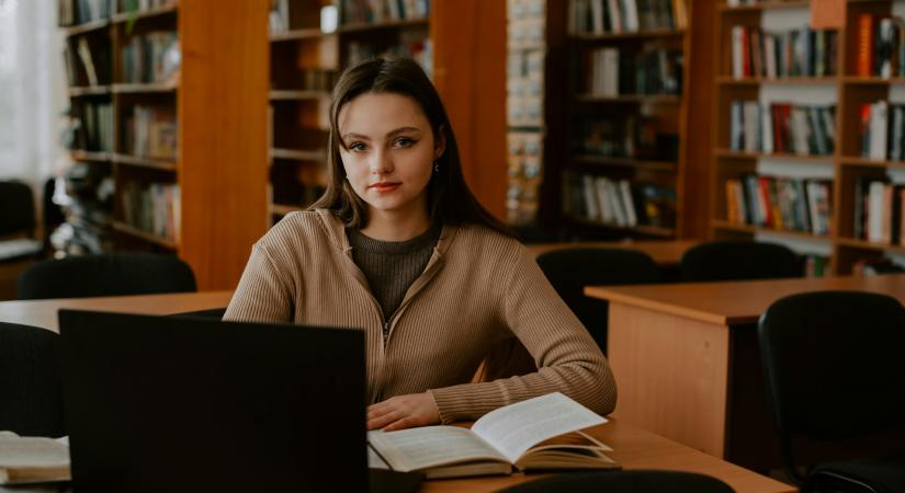 „Pénzért randiztam, így tudtam elvégezni az egyetemet” – Nem mindenkinek ezek a legszebb évei