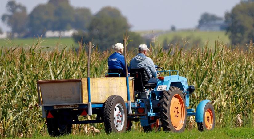 Az aratás végéig fokozott figyelemre inti a gépjárművezetőket a NAK