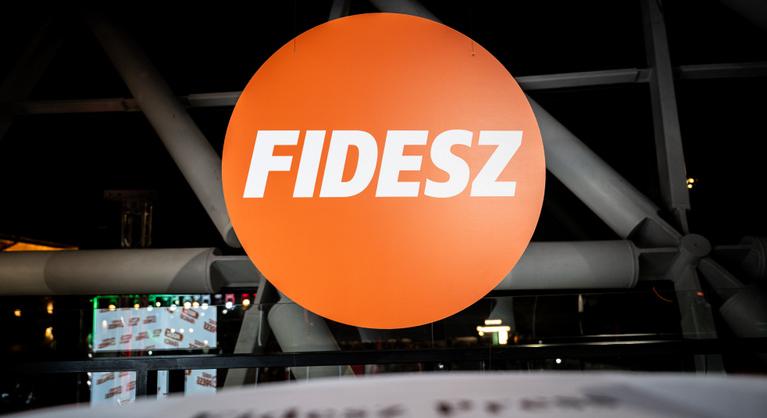 Reagált a Fidesz Bús Balázsék őrizetbe vételére, modernkori ÁVH-t emlegetnek
