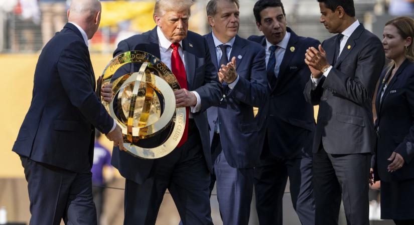 Trump ott lesz a vb-döntőn, és ő adja majd át a trófeát