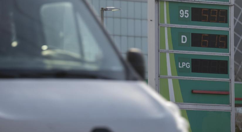 Kivezetik az üzemanyagok védett árát
