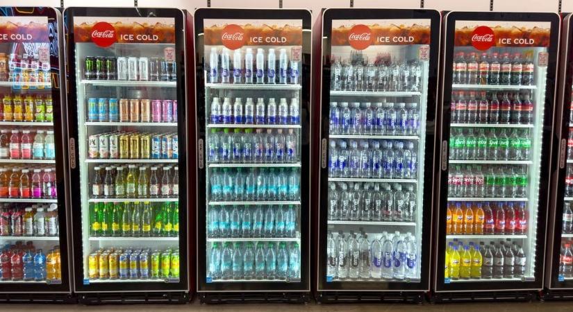 Kiborult a bili a kisboltban: felárat számolnak fel a hűtött italra