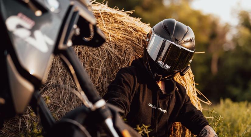 A motorozás veszélyei: hogyan védekezz a zajártalom ellen?