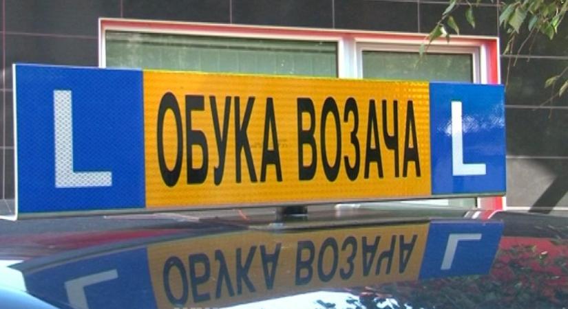 Sikeresen letette a gépjárművezetői vizsgát az újvidéki tragédia egyetlen túlélője