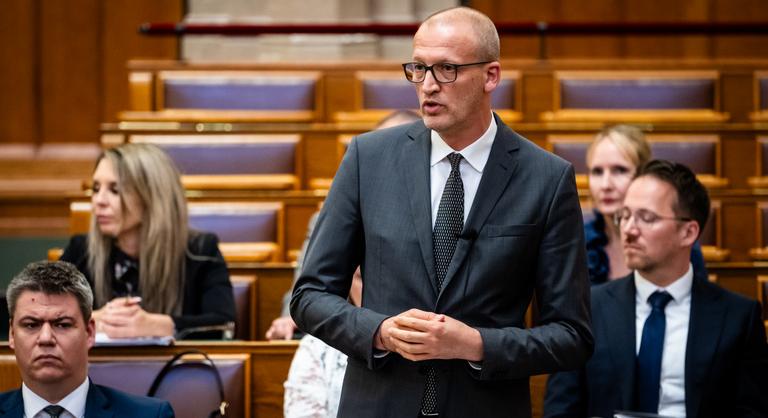 Tarr Zoltán bejelentette, megkezdi munkáját a közmédiát irányító ideiglenes vezetés