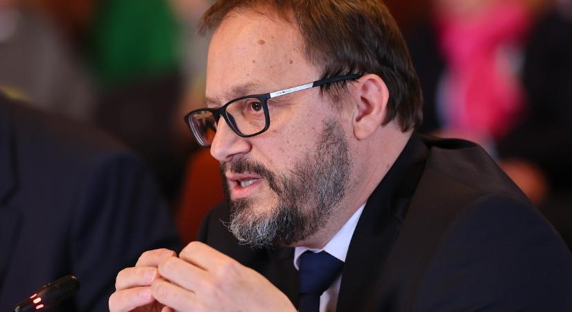 Nem kivezeti, hanem kiterjeszti a Tisza-kormány az extraprofit-adót