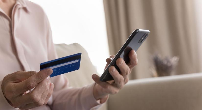 Leáll hazánk egyik legnagyobb bankja - szünetel az internetbank és utalni sem lehet majd
