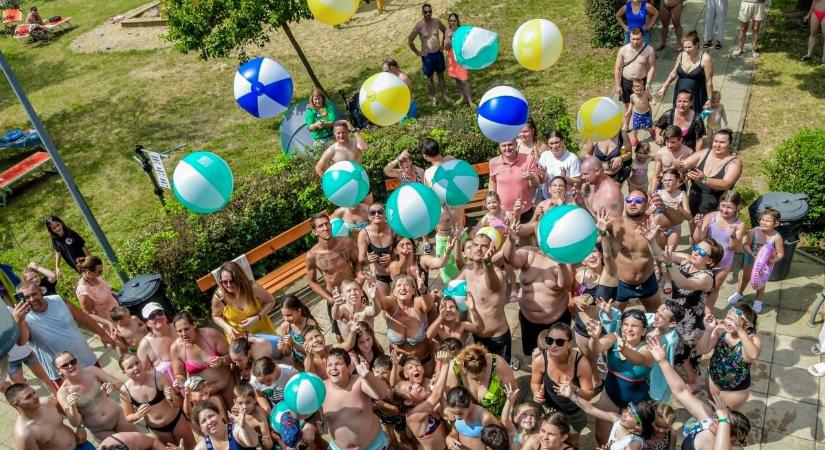 Több mint ezerkétszázan strandoltak vasárnap Szentesen