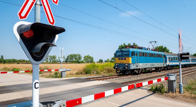Újabb szakaszokon szűntek meg a sebességkorlátozások – ismét a teljes vonalon járnak a vonatok a Budapest–Pécs vasútvonalon