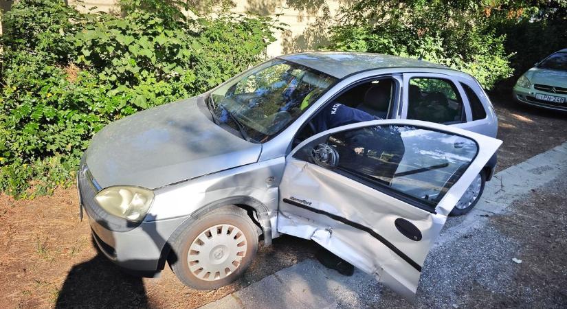 Balesettel indult a nap: Beszorult a szombathelyi baleset sérültje a roncsba - fotók