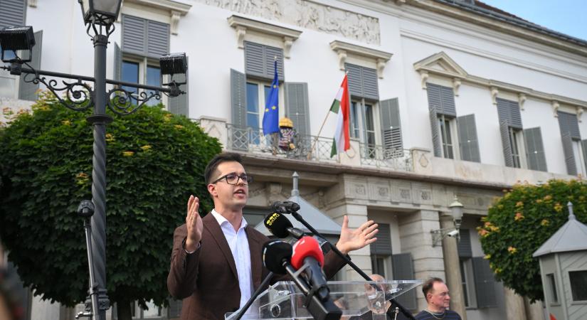 Hatvan embert bocsátott el a Mandiner