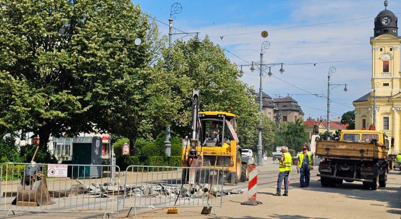 Éjszaka folytatódnak a villamospálya-karbantartási munkák Debrecenben