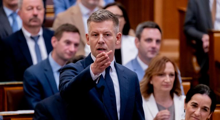 Elemző: Magyar Péter bejelentései a Tisza hatalmának kiterjesztését szolgálják
