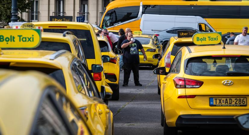 Újra napirenden a taxitarifák emelésére vonatkozó javaslat: 18 százalékkal emelnének a taxisok
