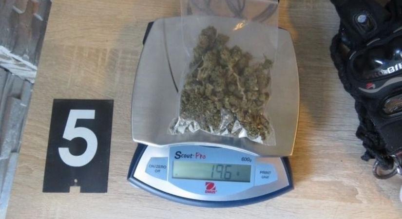 Többmilliós drogfogás Somogyban - kommandósok törtek a csurgói férfira (videó)