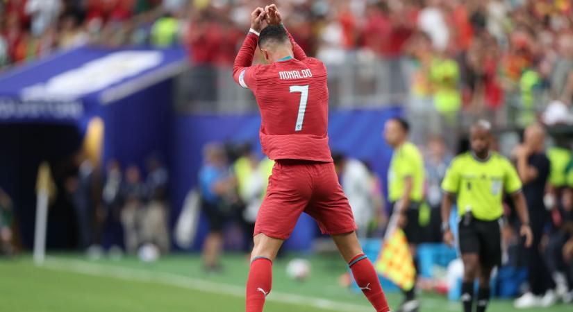 Ronaldo duplájával hengerelt Portugália, Kolumbia kiszenvedte