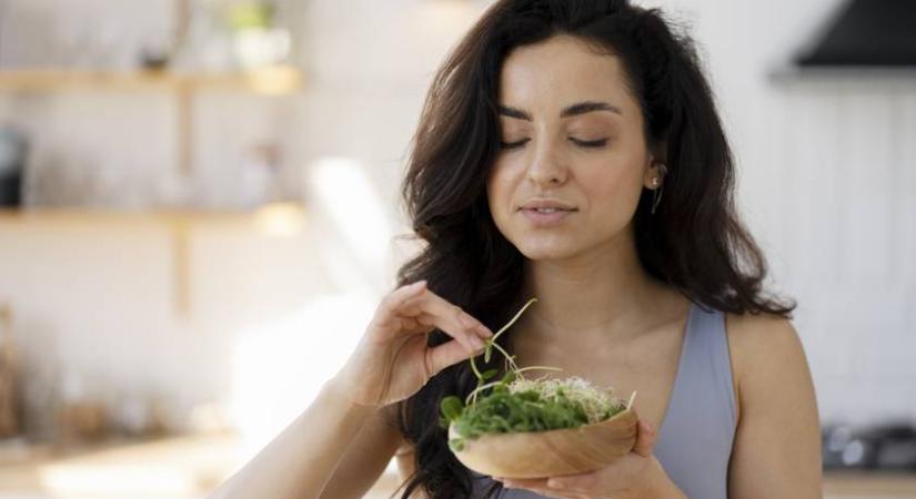 Ez a filléres antioxidáns-bomba egy kis tálcában is megterem: így ültess mikrozöldet
