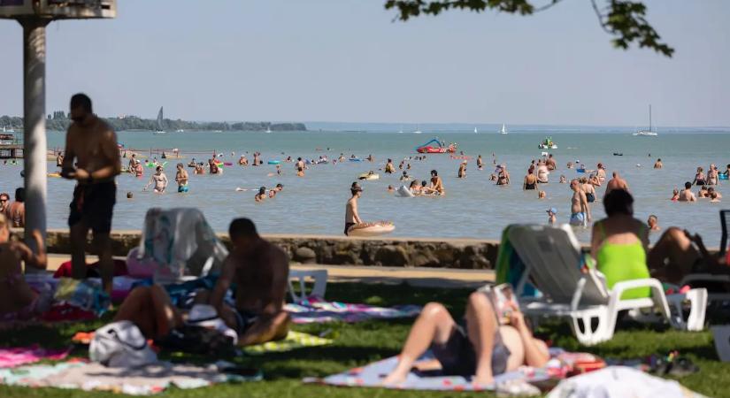 Minden megváltozhat: Új szokás terjed a Balatonnál a brutális hőség miatt