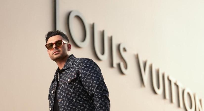 „Tamásiból egy romos kis házból a Louis Vuitton párizsi bemutatójára” – Horváth Tamás megható vallomása sokakat megérint