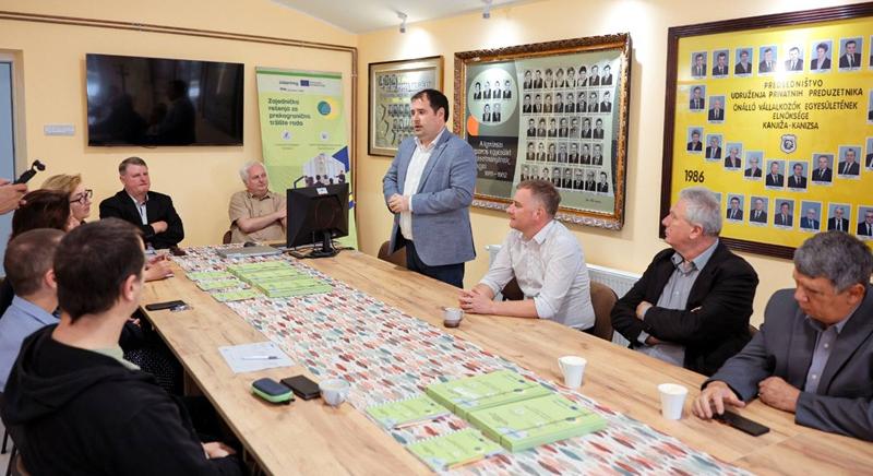Vállalkozói oktatási központot adtak át Magyarkanizsán