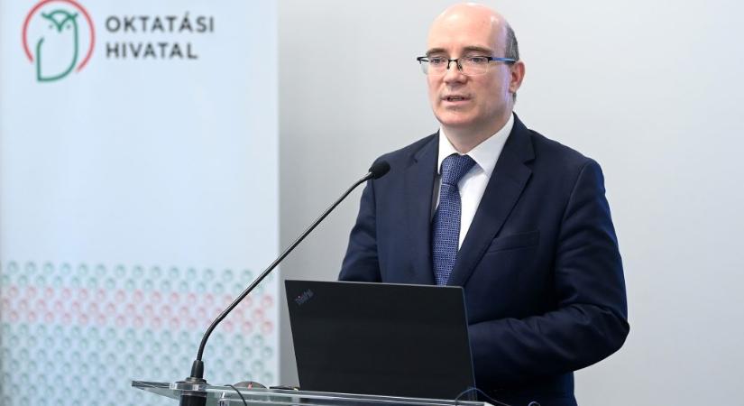 „Köpködött, kártékony volt, és most pofátlanul visszajön tanítani” – keményen nekimentek az ELTE oktatói a volt államtitkárnak