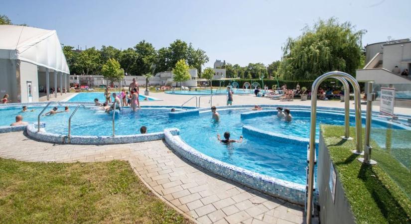 Rendkívüli: Így változik a székesfehérvári strand nyitvatartása, miközben a Velencei-tó mélyponton van