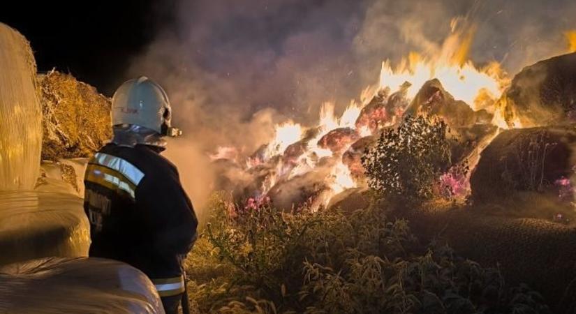 Óriási tűz pusztított Nagykónyiban – négyszáz körbála kapott lángra