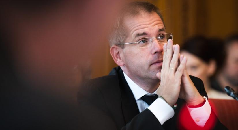 Nagyüzem a parlamentben: Ruff Bálint rendkívüli ülést kezdeményezett