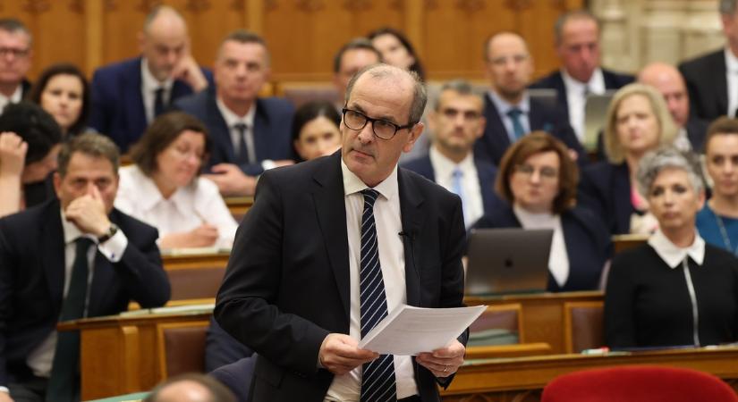 Az egészségbiztosítóhoz kerülhetnek augusztustól az egyedi gyógyszerkérelmek