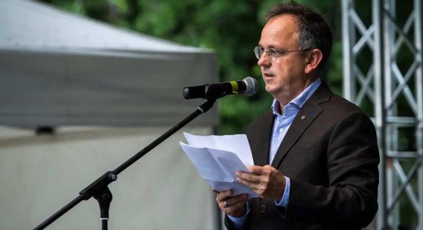 Lebukott a teljes fideszes pénzszivattyú: Bús Balázzsal együtt a minisztériumi csúcsvezetőket is elvittek