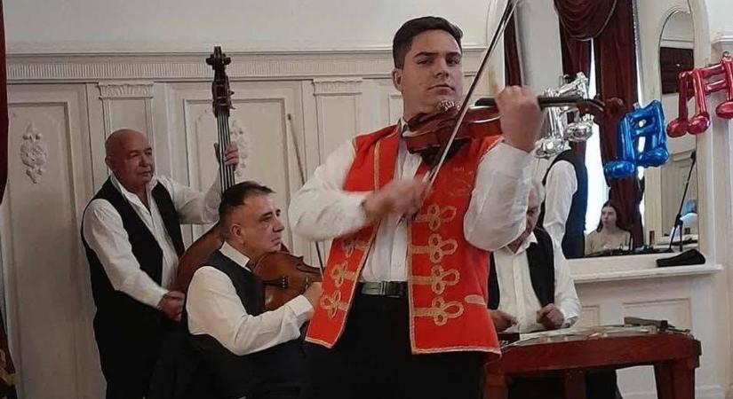 Somogy prímás lett az év zenésze – Villányi Lacika Barcsról hódította meg a színpadokat Monte-Carlóig