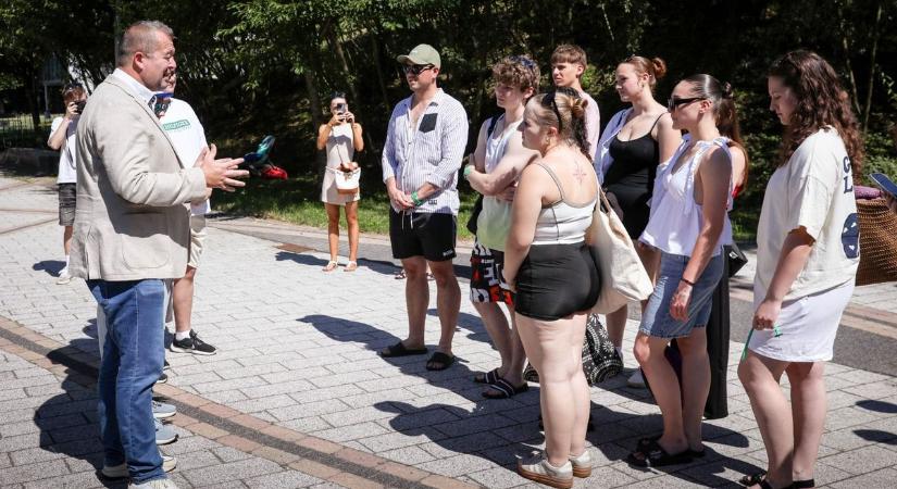 Strandon búcsúztatták a tanévet a miskolci diákok - képekkel